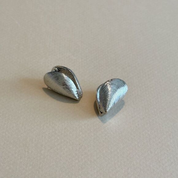 Silver Shell Earrings #1549 - Picture 2 of 4